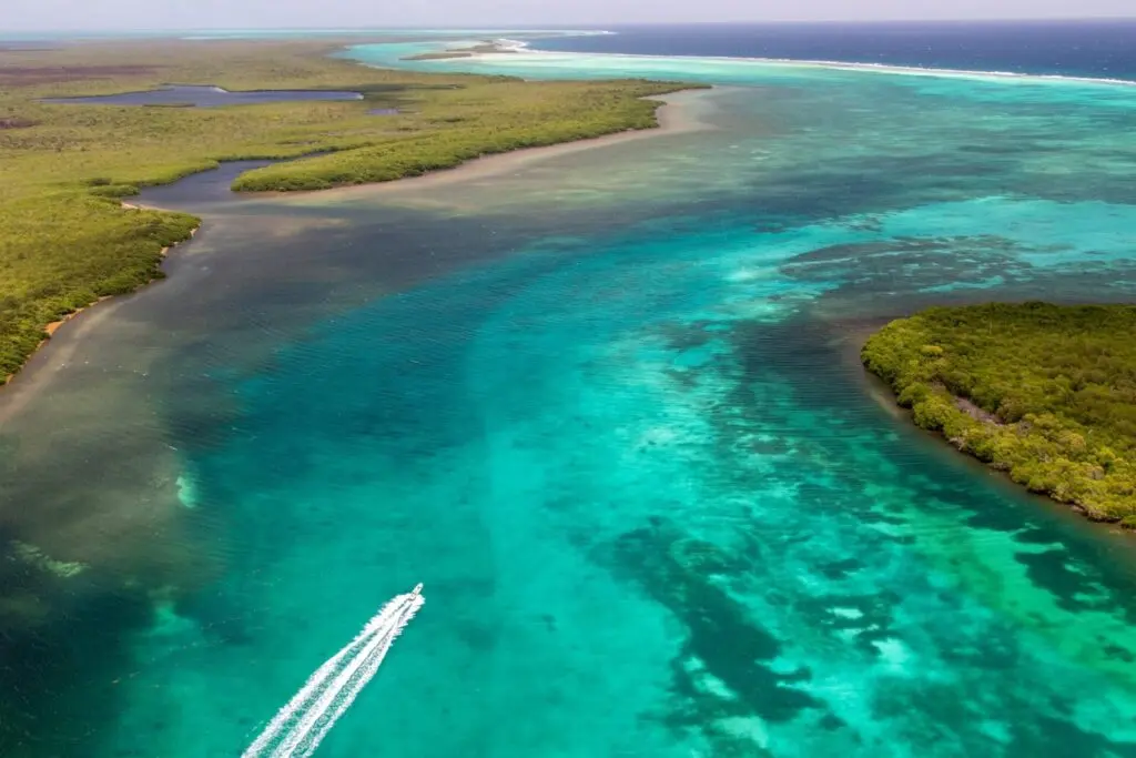 Photo of the waters between islands at Turneffe Atoll, Belize